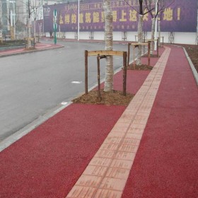 四川省宜賓市透水地坪 彩色透水混凝土地坪材料批發(fā)  透水地坪生產廠家 生態(tài)透水砼粘接劑  現場施工免費指導 量大送貨到工地