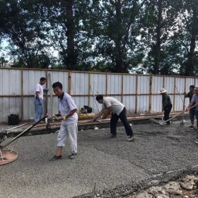 重慶市渝中區透水混凝土廠家   透水材料生產廠家  多孔透水混凝土施工  海綿城市透水施工 專業施工透水隊伍 廠家直銷送貨到工地